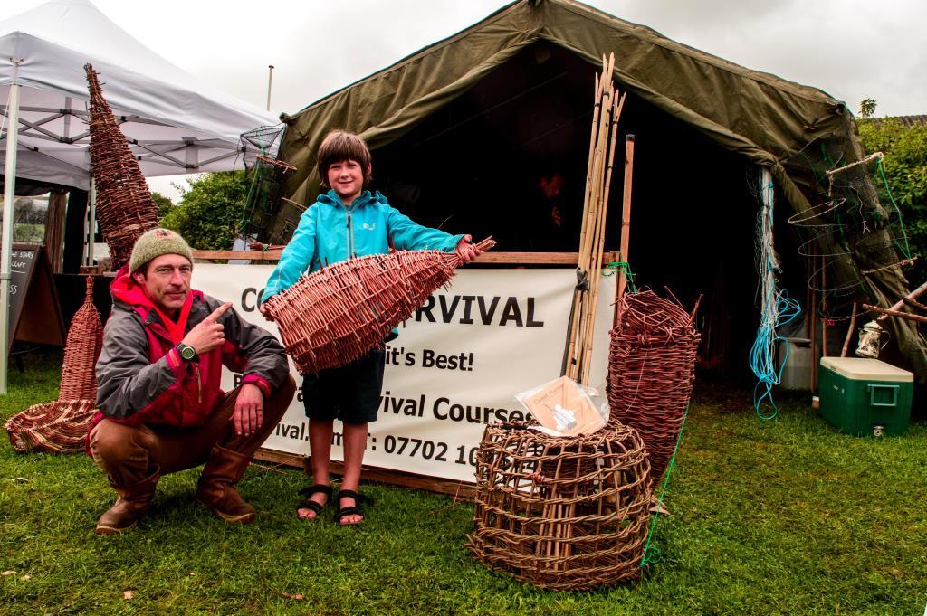 How To…. Build a Stick Fish Trap – Bushcraft Days